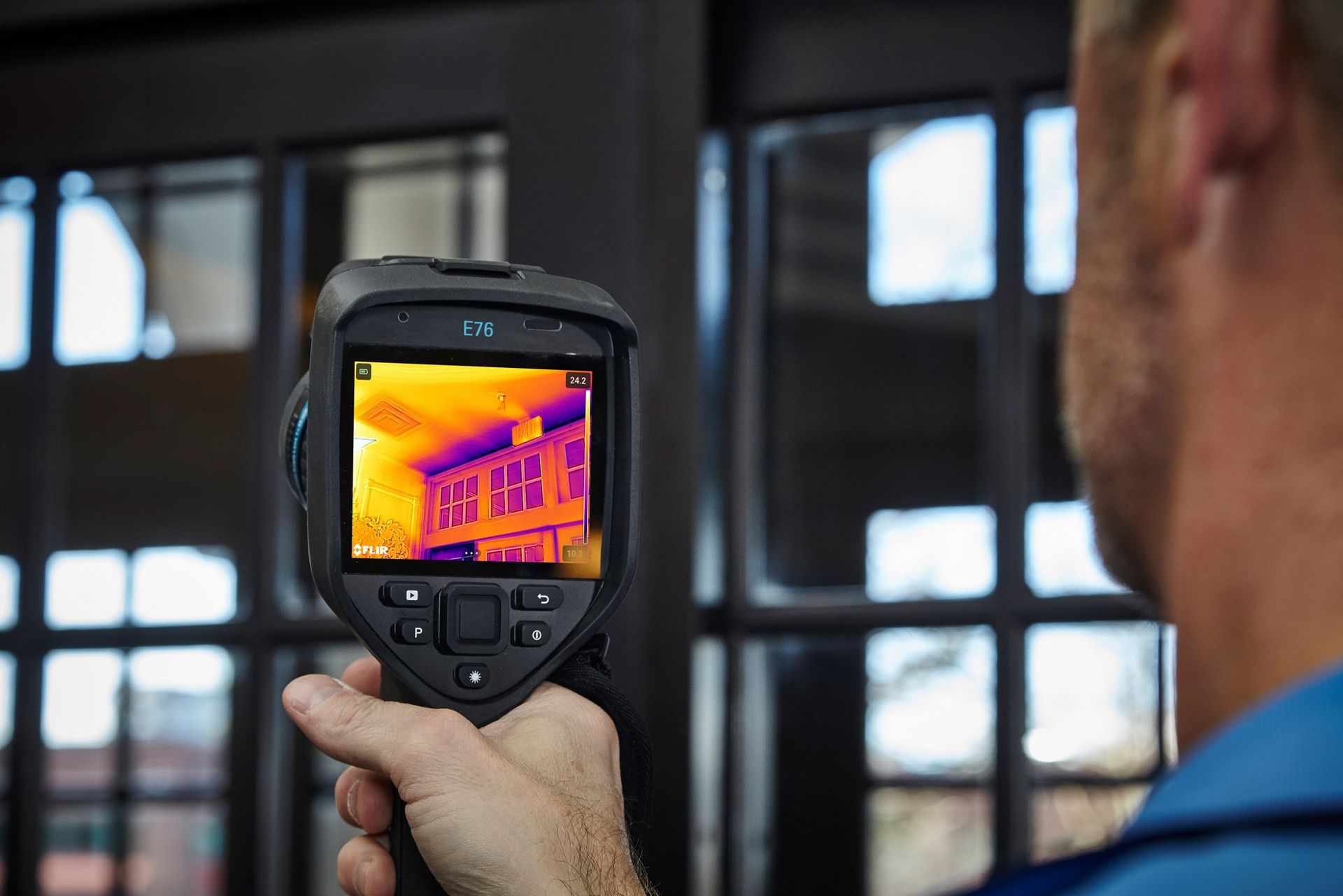 FLIR E76
