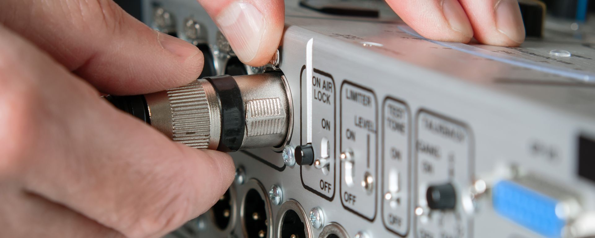 AE Techron 8700 Serie